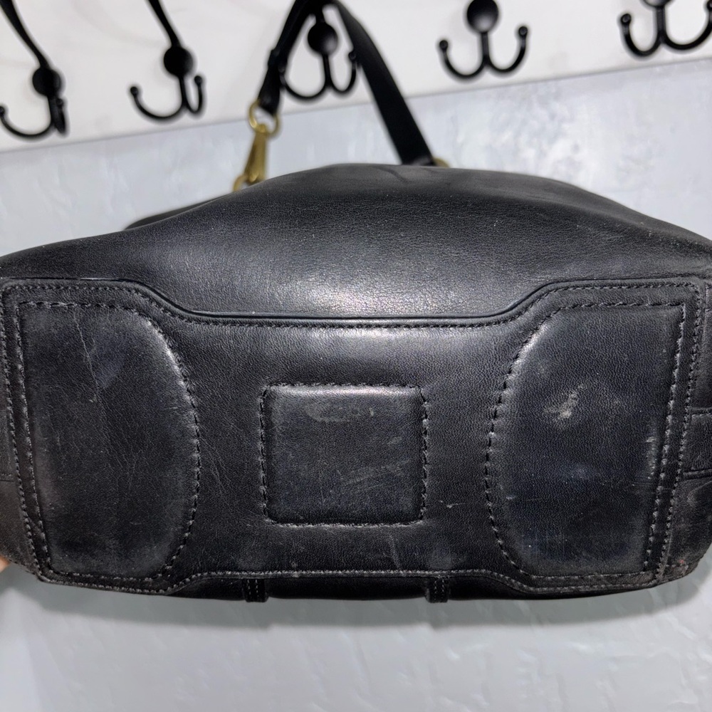 Rare Vintage Coach Amanda 6950 Black Leather Shoulder Bag with Brass Hardware - Picture 5 of 13